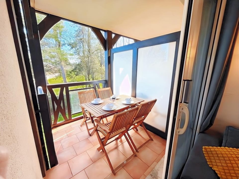 Parking Privée, Piscine chauffée et 2 balcons vu Golf de Deauville Apartment in Deauville