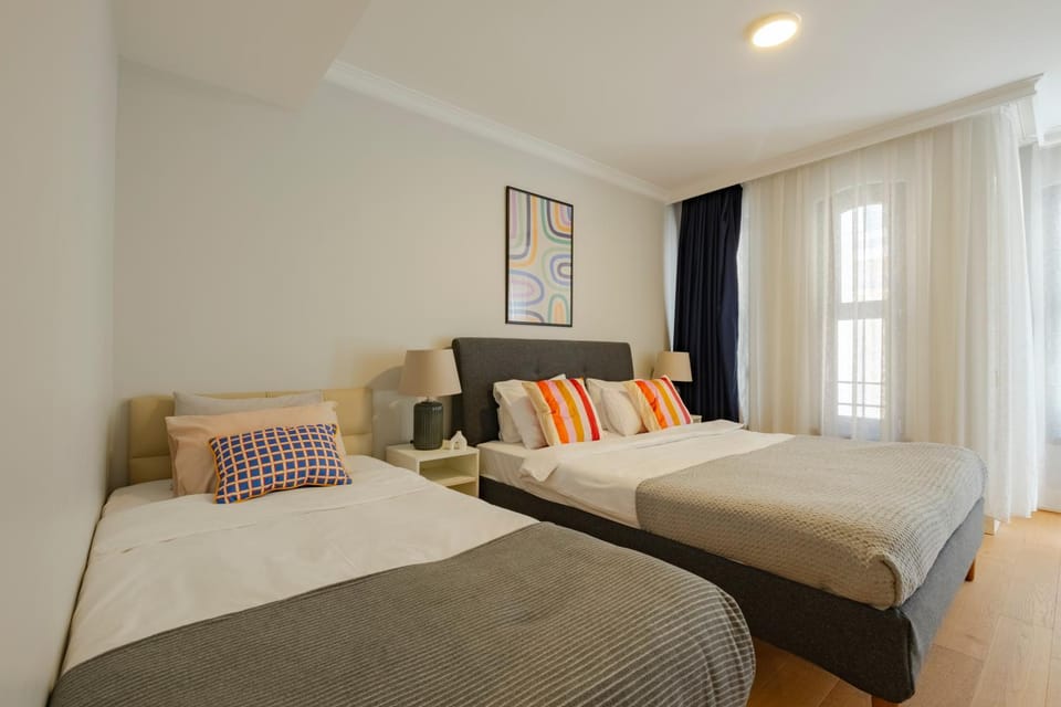 3-Bedroom Family Suite in Managed Aparthotel - Elevator & Parking near Taksim Square Apartment in Istanbul