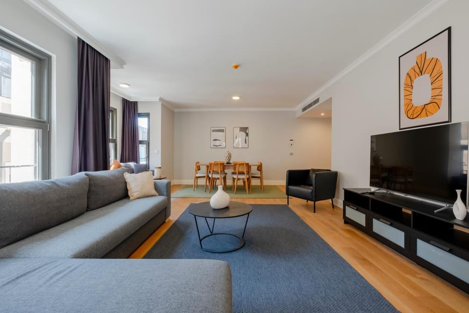 3-Bedroom Family Suite in Managed Aparthotel - Elevator & Parking near Taksim Square Apartment in Istanbul
