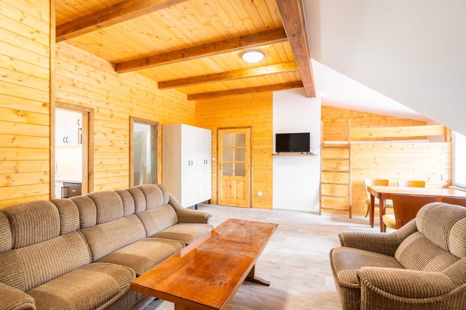 Bed, TV and multimedia, Living room, Seating area