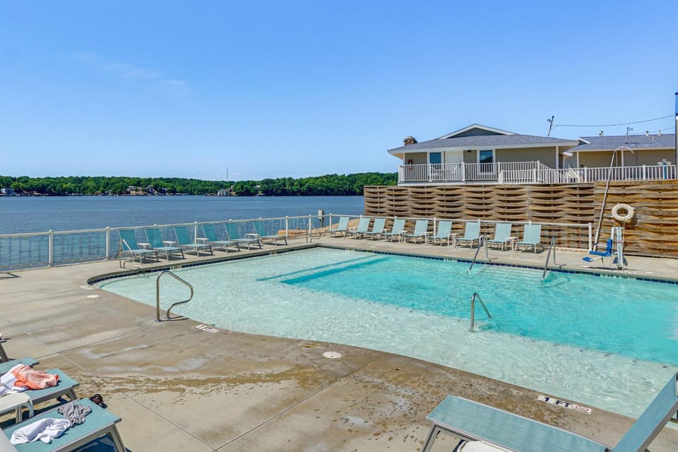 Ultimate Lake Getaway in Osage Beach, Resort Perks House in Lake of the Ozarks
