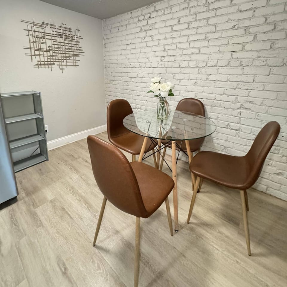 1-2 Dallas l FIFA READY l 5 Min from Love Field Apartment in Dallas
