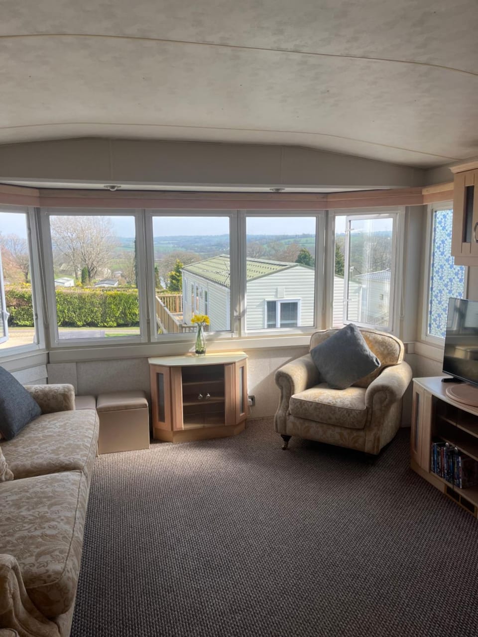 Modest static caravan Pool and views Narberth House in Narberth