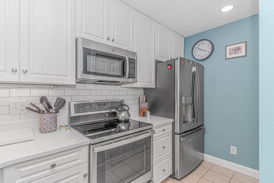 Bright and Modern, Family Friendly Escape w/ Elevator! Charleston Village 201 House in North Myrtle Beach
