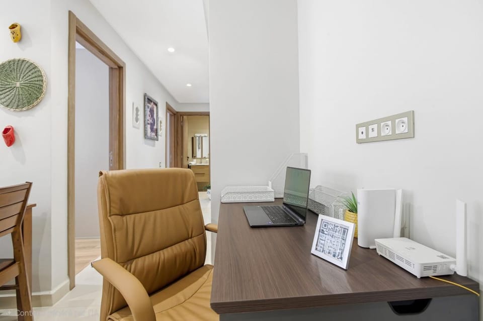 Seating area, internet