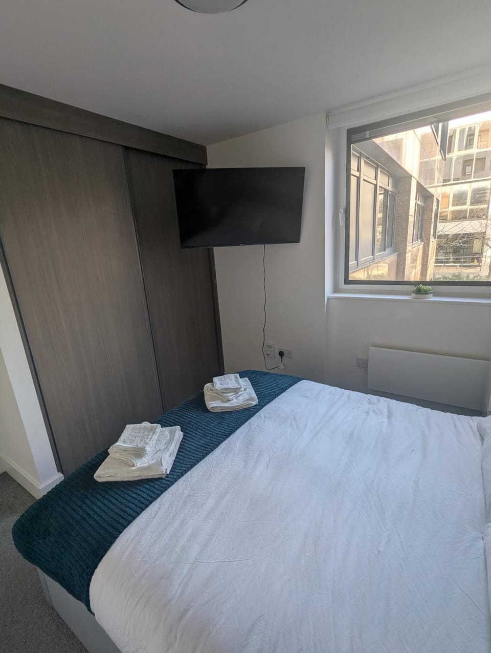 Bedroom, towels
