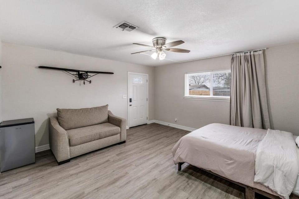 Modern Luxe Studio attached to home near Randolph AFB House in Schertz