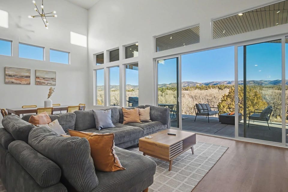 Balcony/Terrace, Living room, Seating area, Mountain view