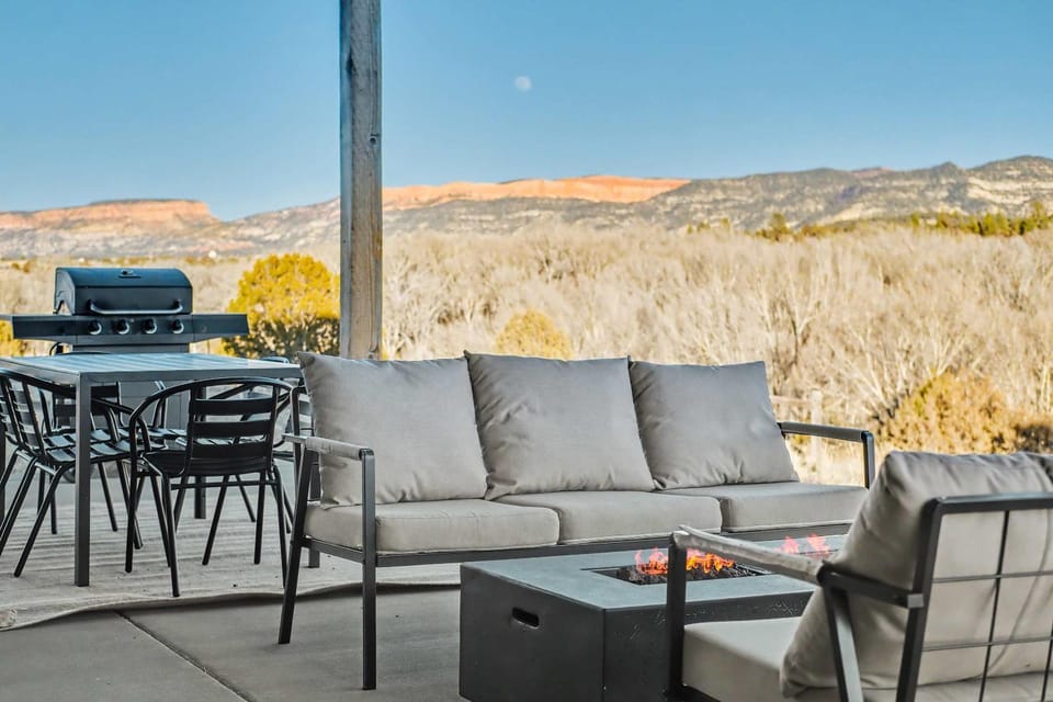 Patio, Natural landscape, Seating area, Dining area, Mountain view
