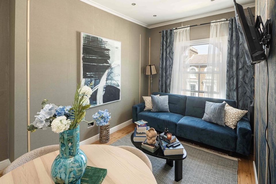 Prime Shepherds Bush Stay - 2 mins to Westfield Apartment in London