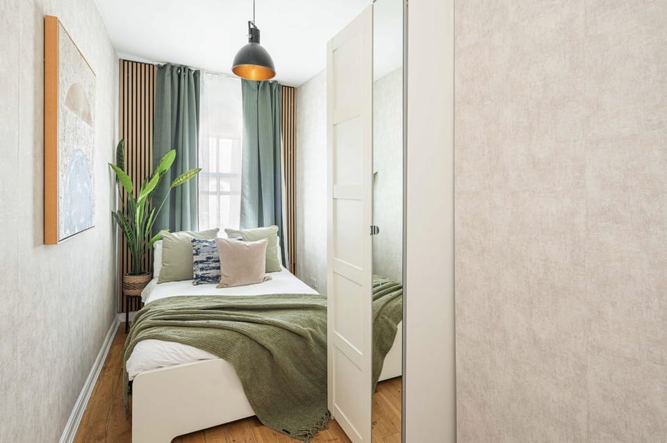 Prime Shepherds Bush Stay - 2 mins to Westfield Apartment in London