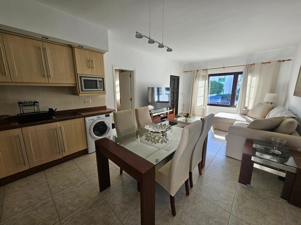 Dining area, kitchen