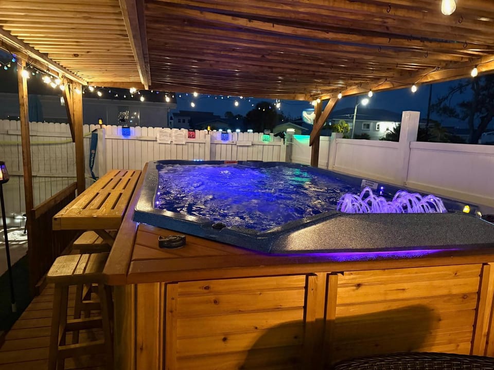 Night, Hot Tub