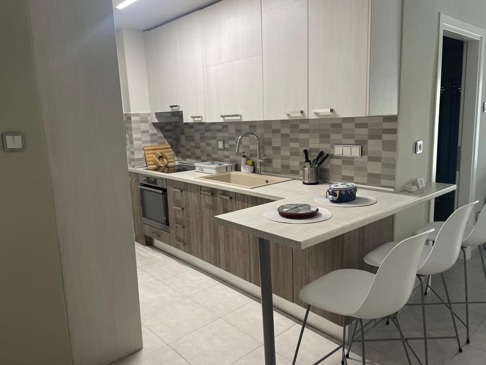 Kitchen or kitchenette, Dining area, stove