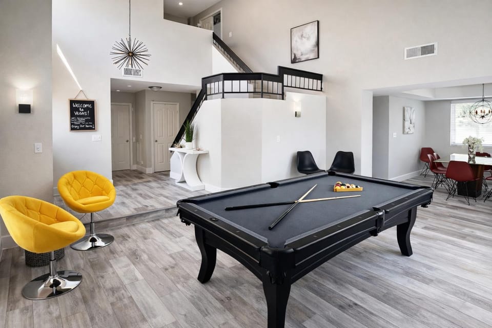 5BR Oasis 15 Min to Strip, Pool Table House in Paradise