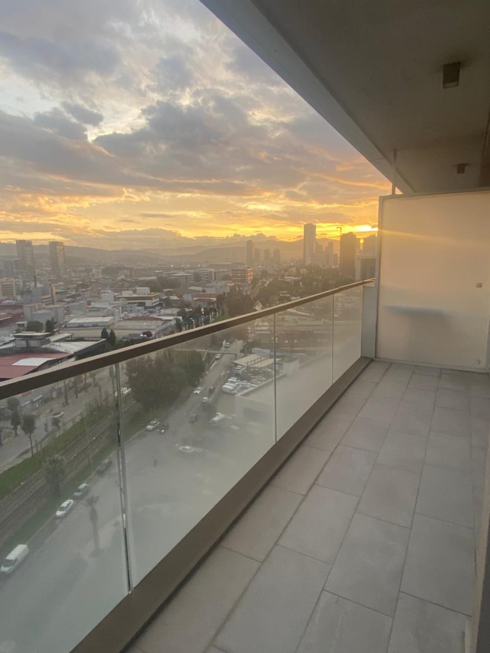 Havuzlu site merkezi konum bornova metro Apartment in Izmir