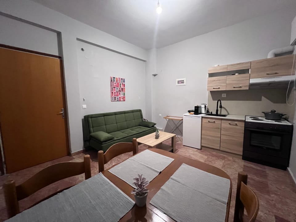 Kitchen or kitchenette, Living room, Seating area, Dining area, oven, stove