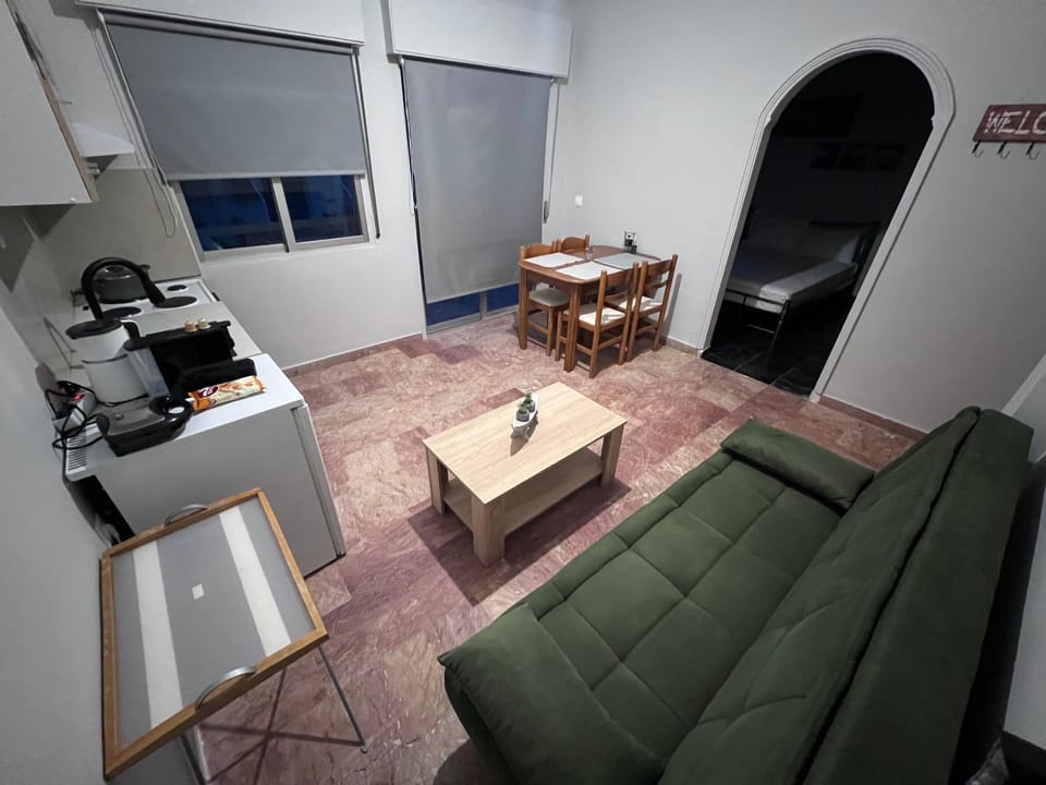 Kitchen or kitchenette, Seating area, Dining area