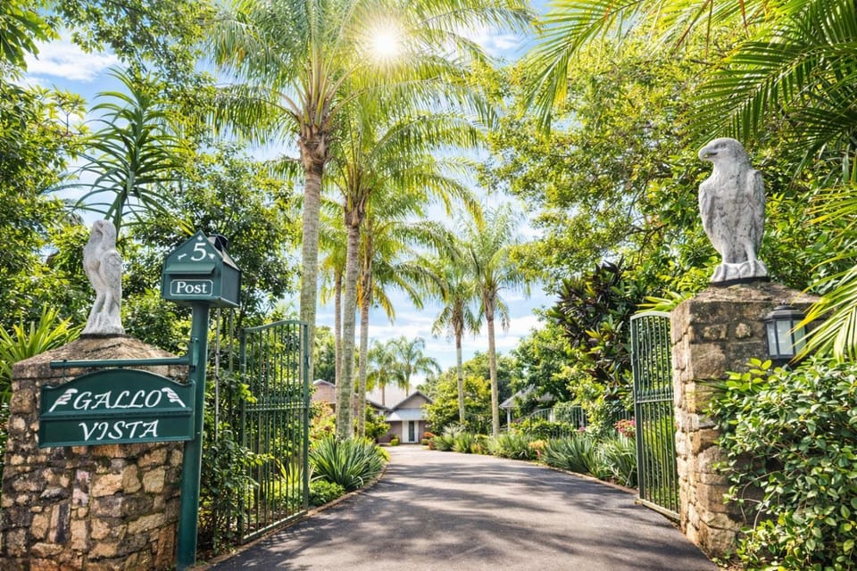 Garden, Street view