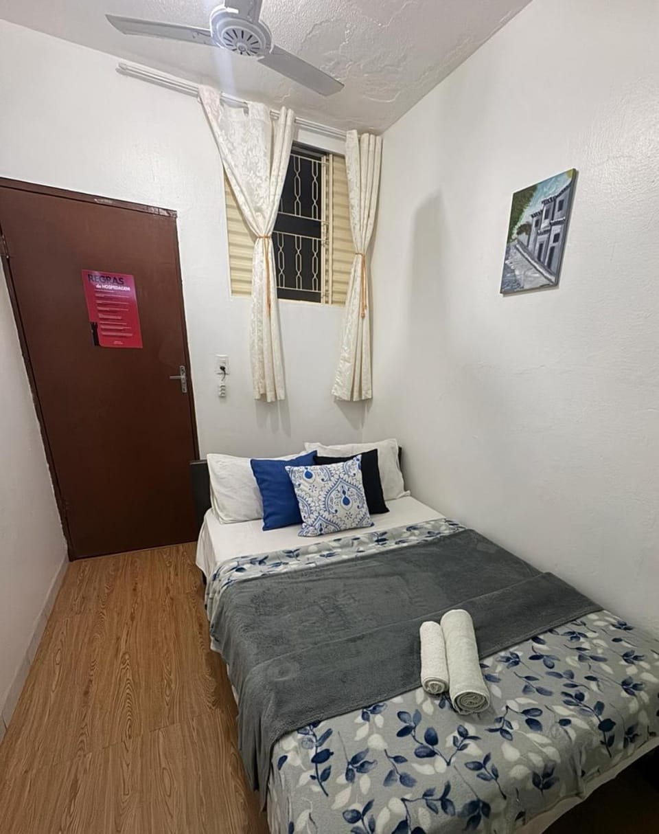 Bed, towels