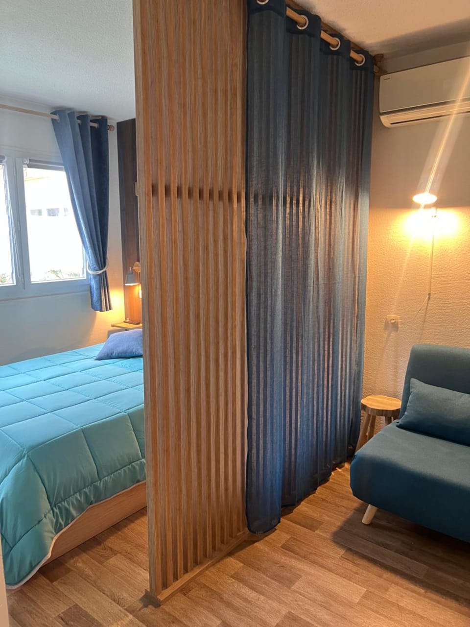 Photo of the whole room, Bedroom