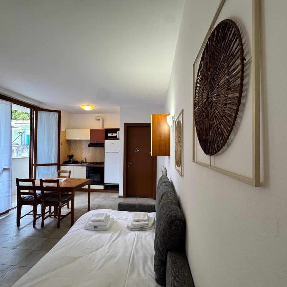 Kitchen or kitchenette, Living room, Photo of the whole room, Seating area, Dining area