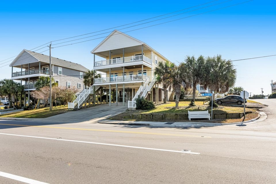 AB156 Over by the Sea House in Atlantic Beach