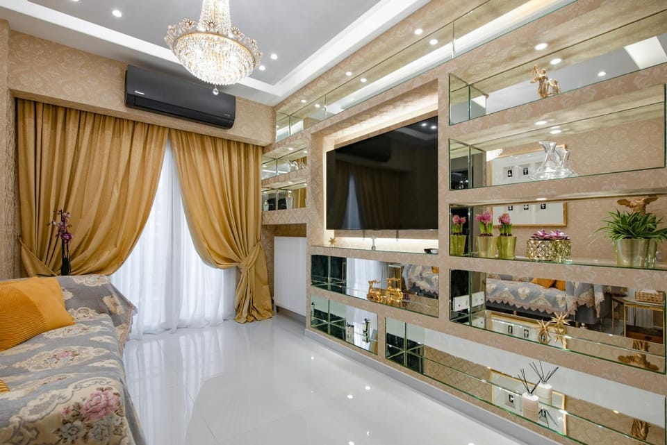 TV and multimedia, Living room, Seating area, Evening entertainment, air conditioner