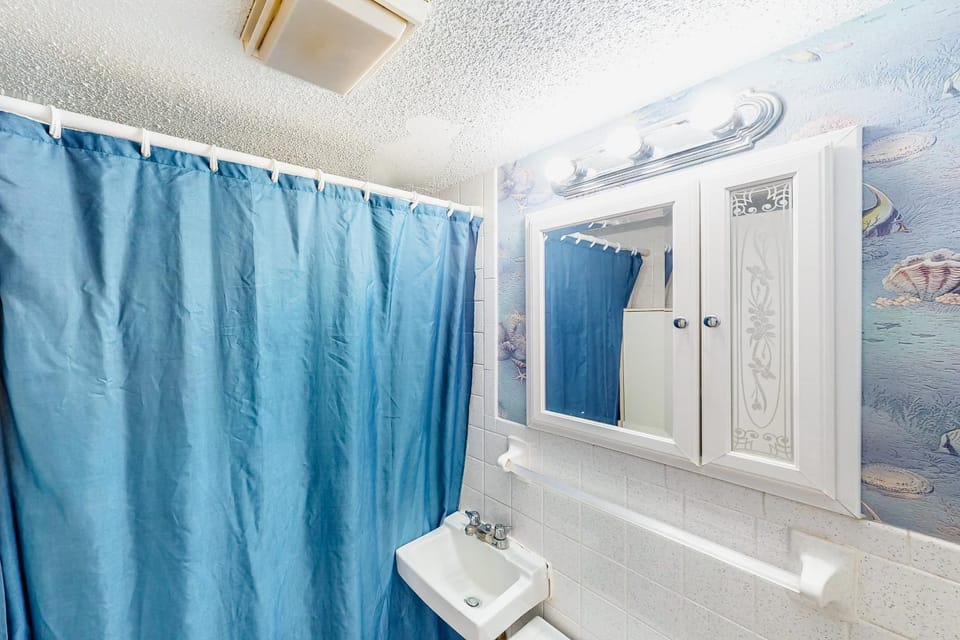 ABBS155 Shorely Suite #204 House in Atlantic Beach