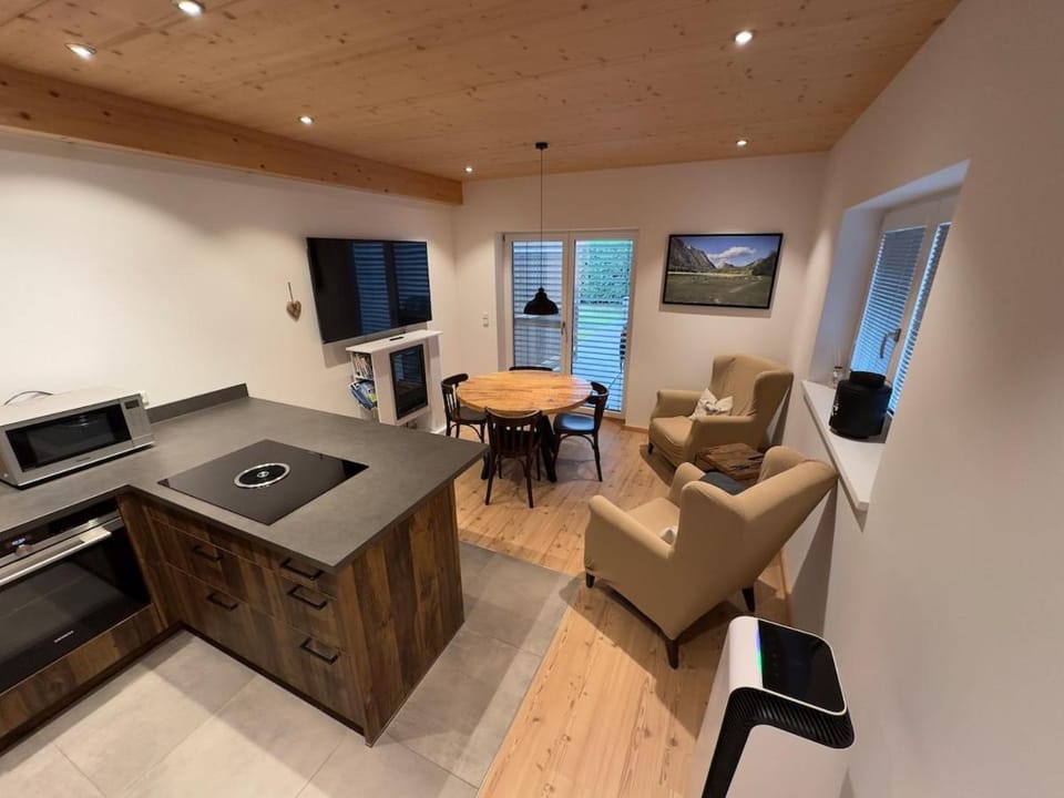Kitchen or kitchenette, Living room