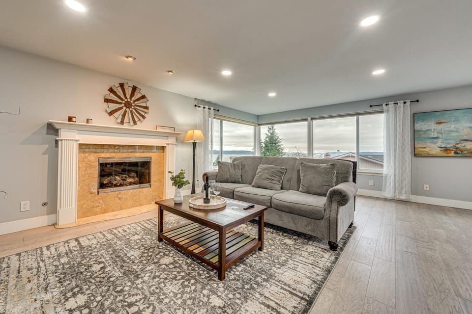 Puget Sound Views! Serene Federal Way Retreat House in Federal Way