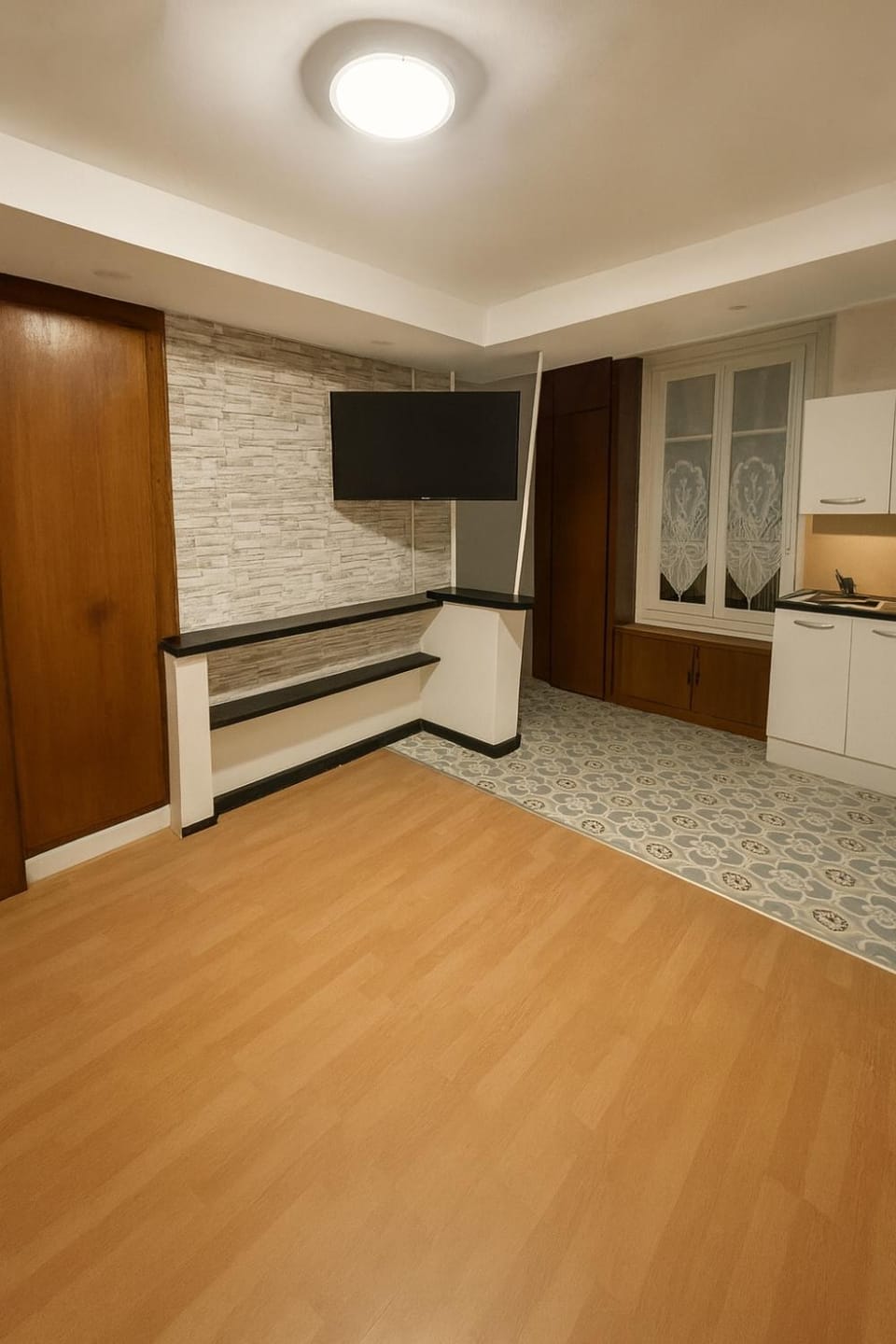Bright Apartment in Saint-Denis Walk to Stadium Apartment in Saint-Denis, France