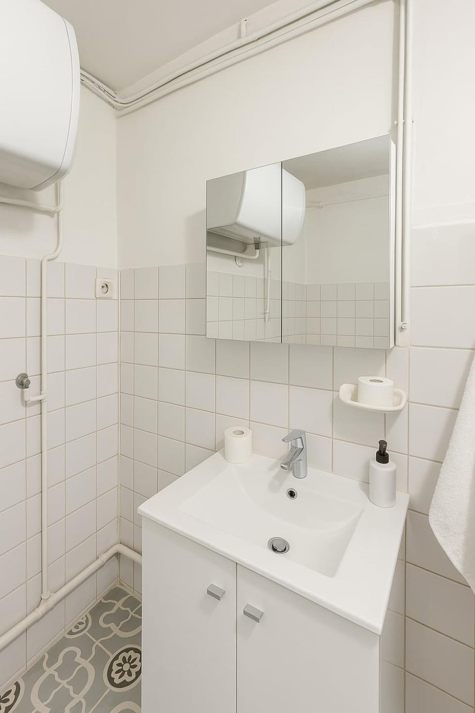 Bright Apartment in Saint-Denis Walk to Stadium Apartment in Saint-Denis, France