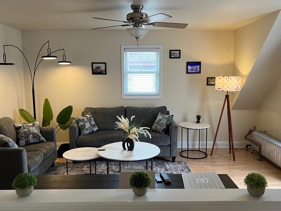 TV and multimedia, Living room, Seating area, fireplace