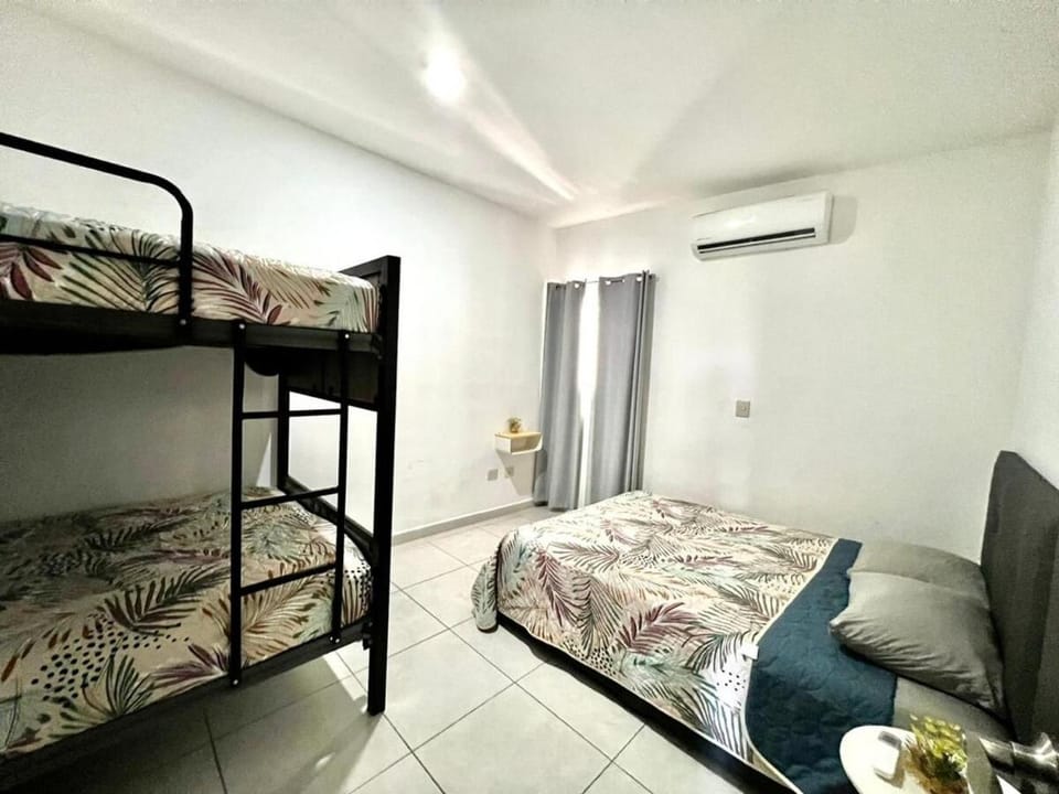Depto Moderno Blanco Esmeralda 3 min Malecón y Playas Apartment in Mazatlan