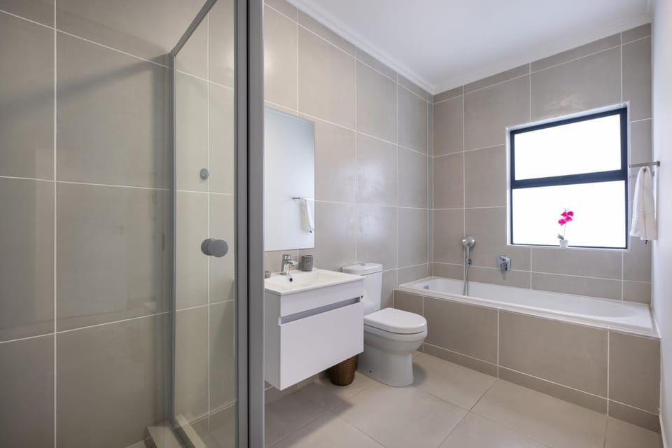 Shower, Toilet, Bathroom, Bath