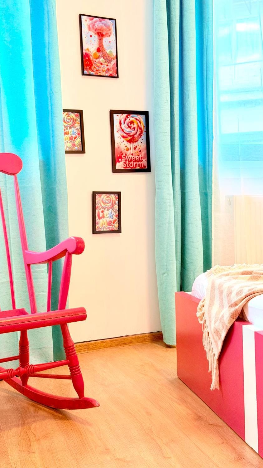 Bed, Living room, Photo of the whole room, Seating area, Bedroom