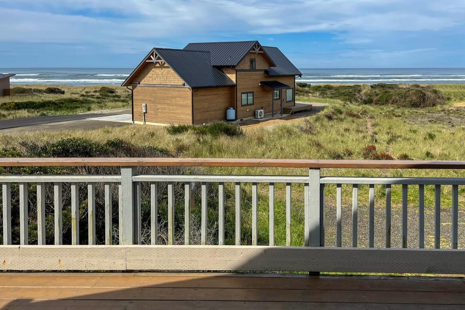 Walk to Beach! Pet-Friendly Westport Home w/ Views House in Westport