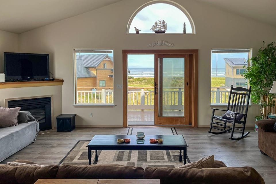 Walk to Beach! Pet-Friendly Westport Home w/ Views House in Westport