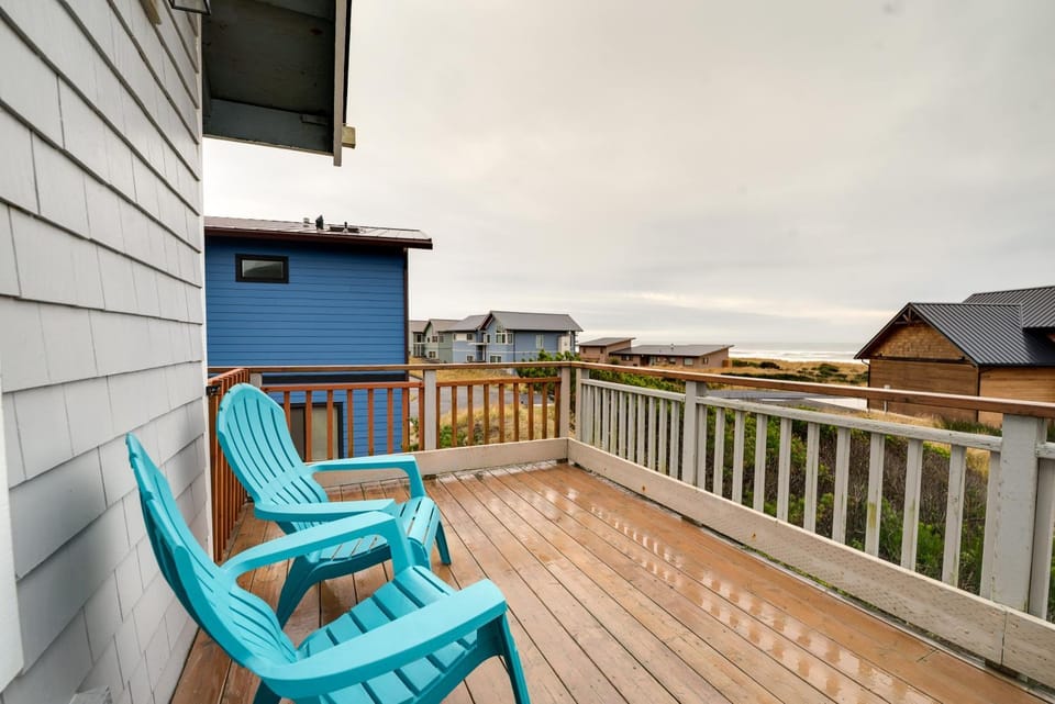 Walk to Beach! Pet-Friendly Westport Home with Views House in Westport
