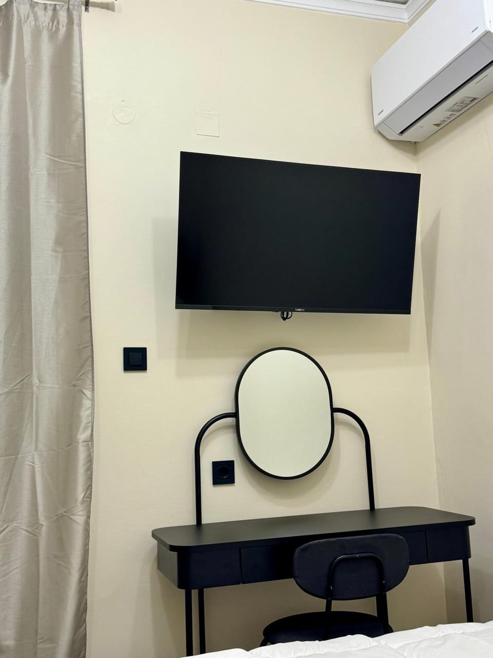 TV and multimedia, Evening entertainment, Bedroom, air conditioner