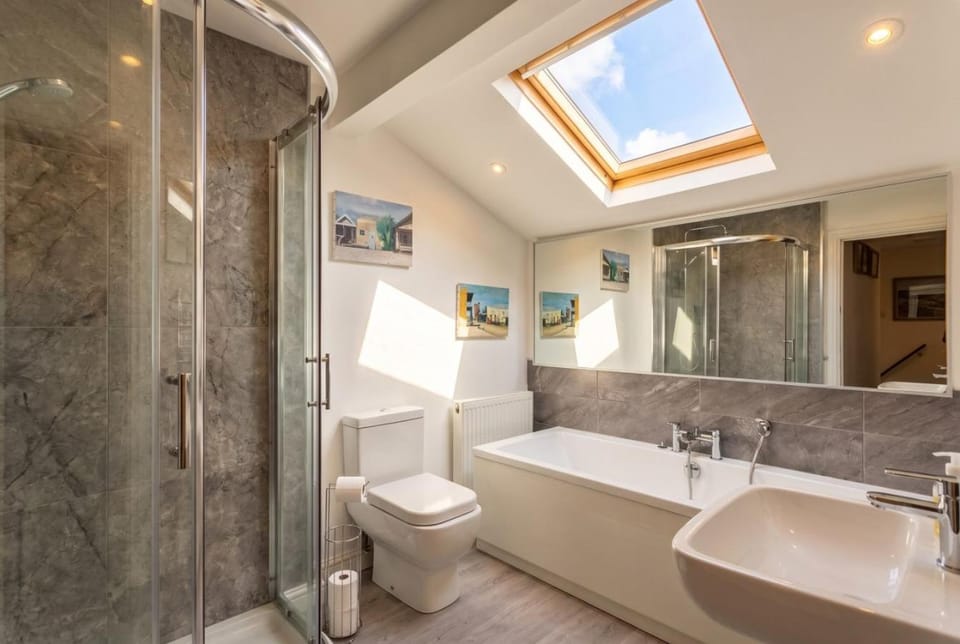 Shower, Toilet, Bathroom, Bath