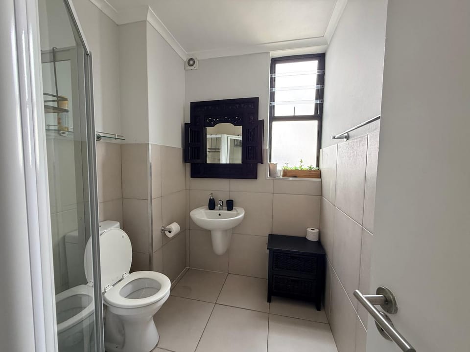 Waterstone Canalside Mahogany Garden retreat Apartment in Cape Town