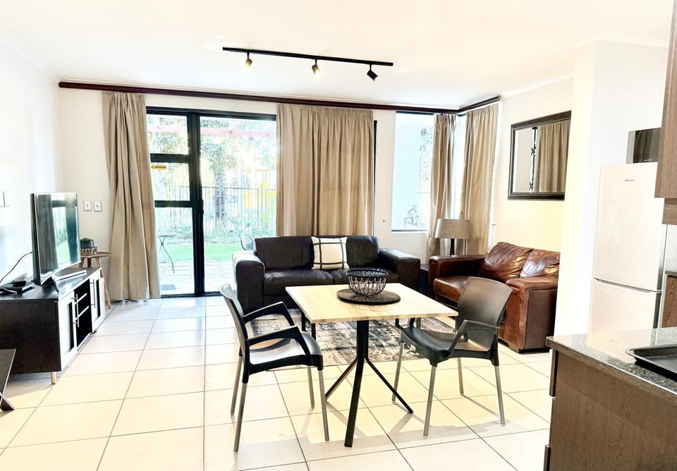 Waterstone Canalside Mahogany Garden retreat Apartment in Cape Town