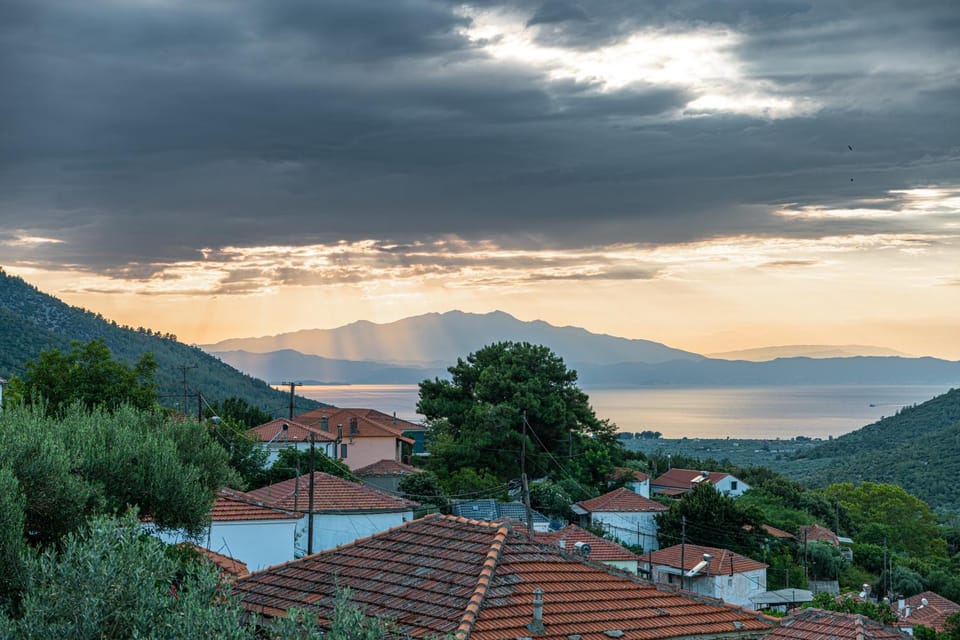 Mountain view, Sea view