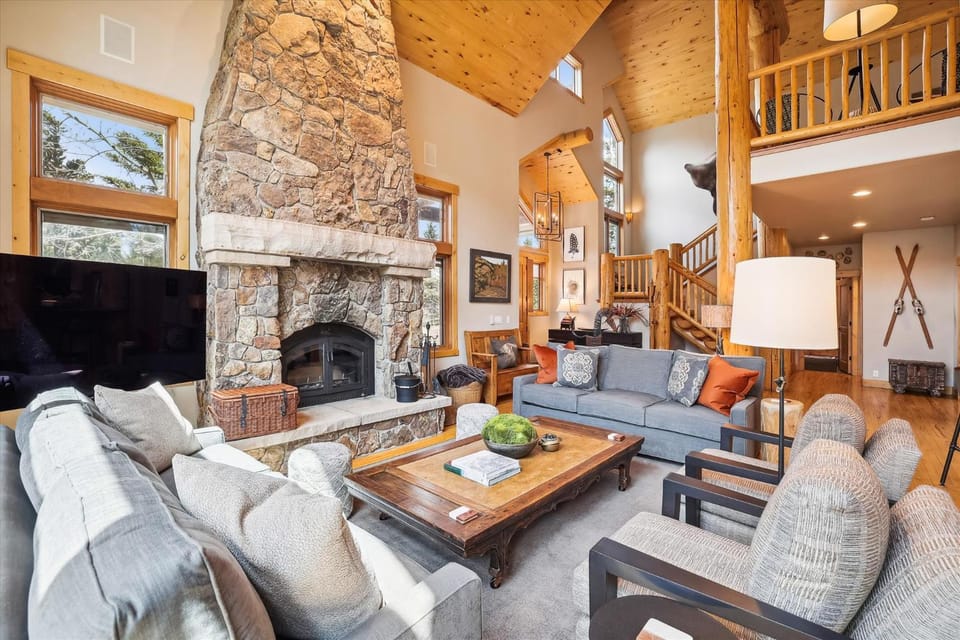 Frisco Fling-Frisco Ski Home, Hot Tub, Shuffleboard, Gourmet Kitchen, Sleeps 12 House in Frisco