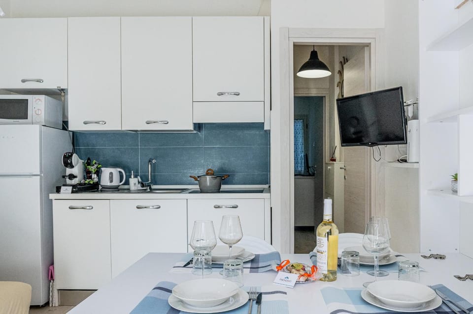 TV and multimedia, Coffee/tea facilities, Dining area, dishwasher, microwave, kitchen