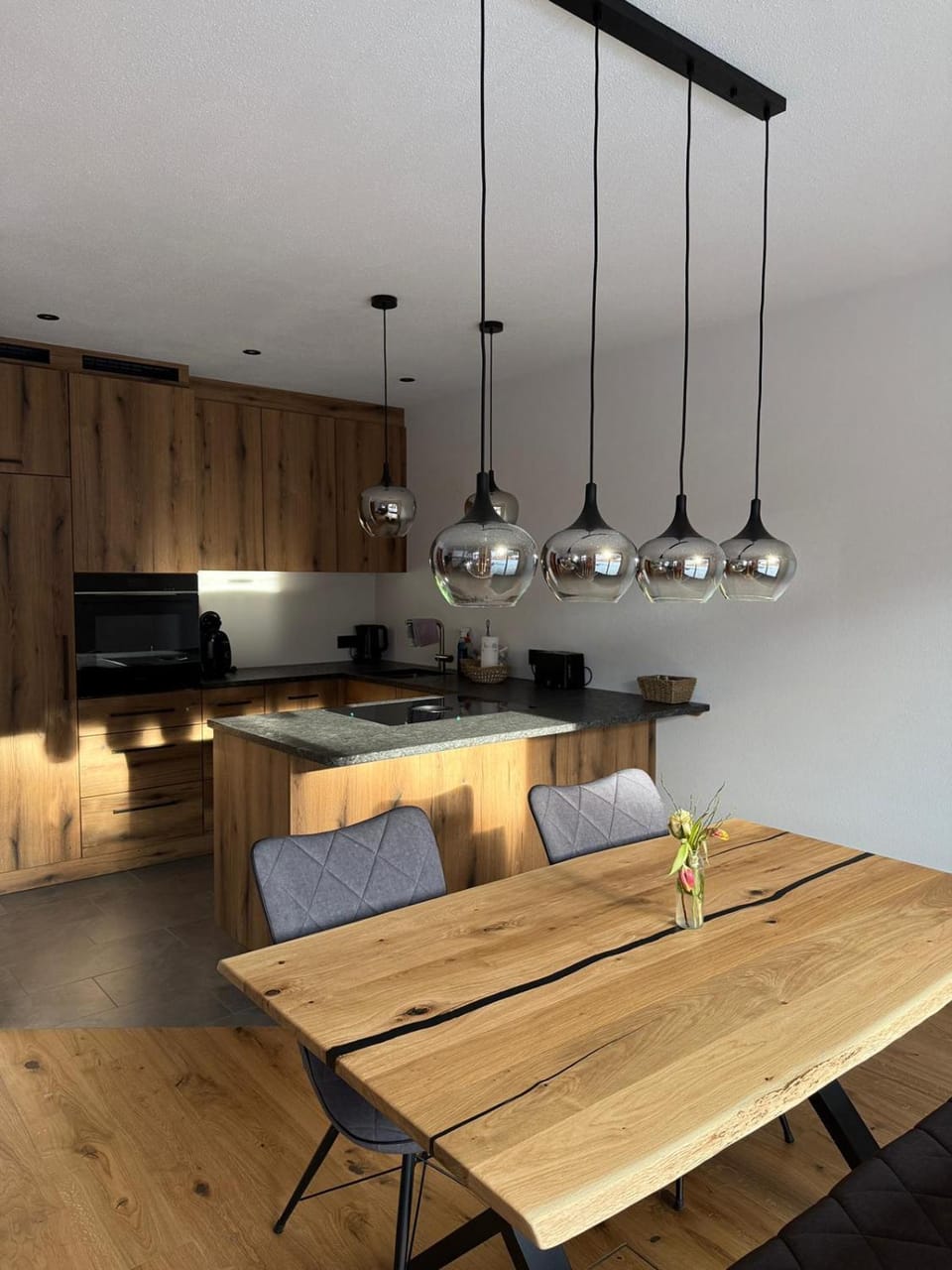 Kitchen or kitchenette, Dining area, stove