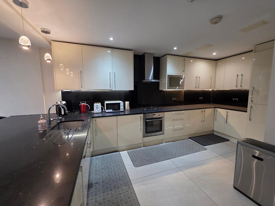10 Minutes to Wembley Stadium Guest Rooms Bed and Breakfast in Wembley