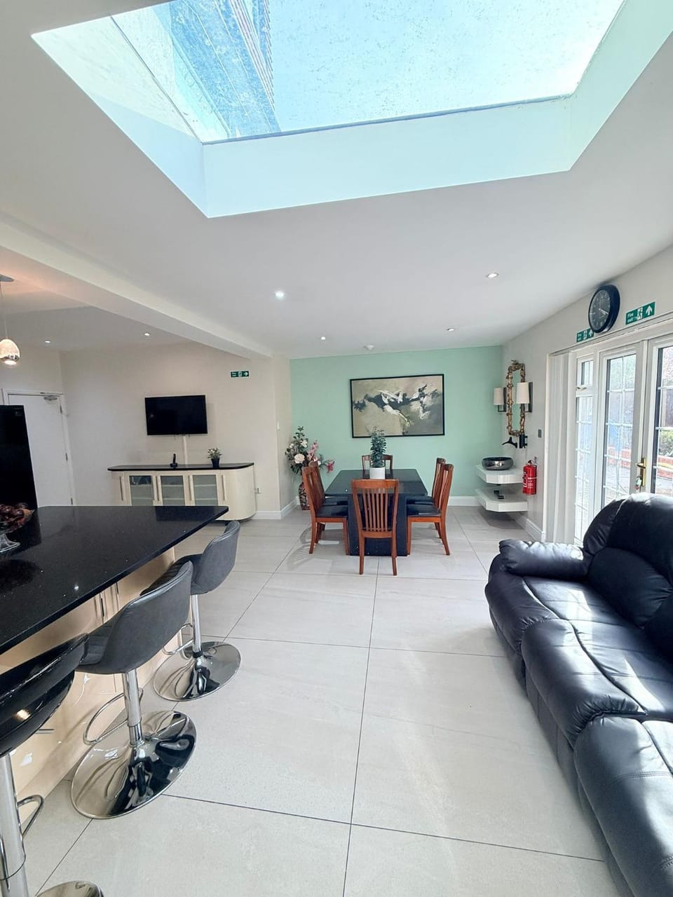 10 Minutes to Wembley Stadium Guest Rooms Bed and Breakfast in Wembley